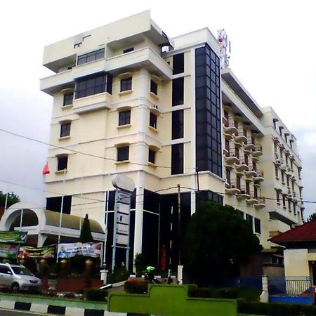 Pia Hotel Pangkalpinang Pangkalan Baru Exteriér fotografie